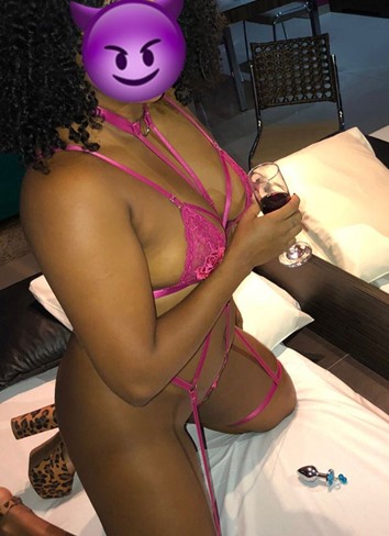 Acompanhantes  Pingo D’Água Natasha Brandão